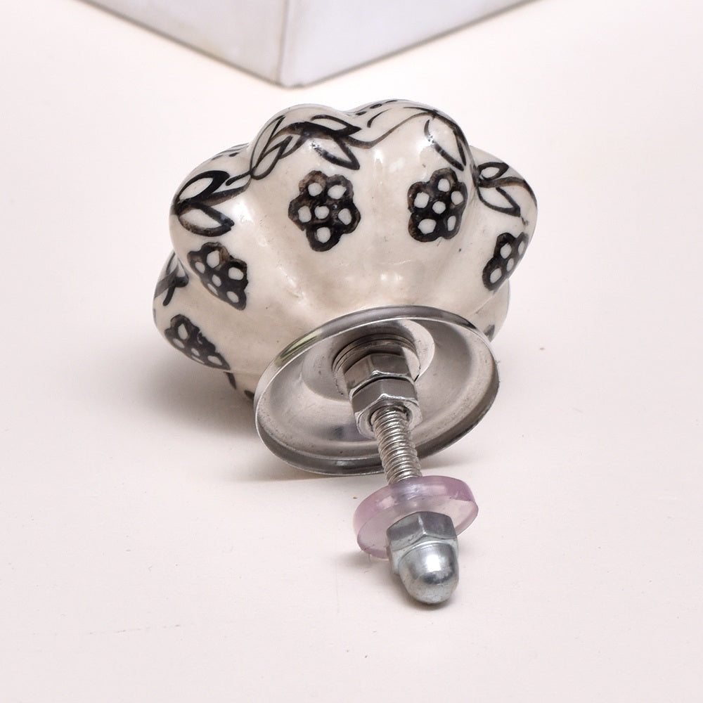 Knott Keramikk Svart Bladmønster - 4,5cm