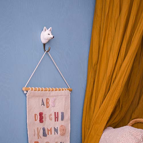 knagg krok rev fjellrev hvit wildlife garden hytte interiør