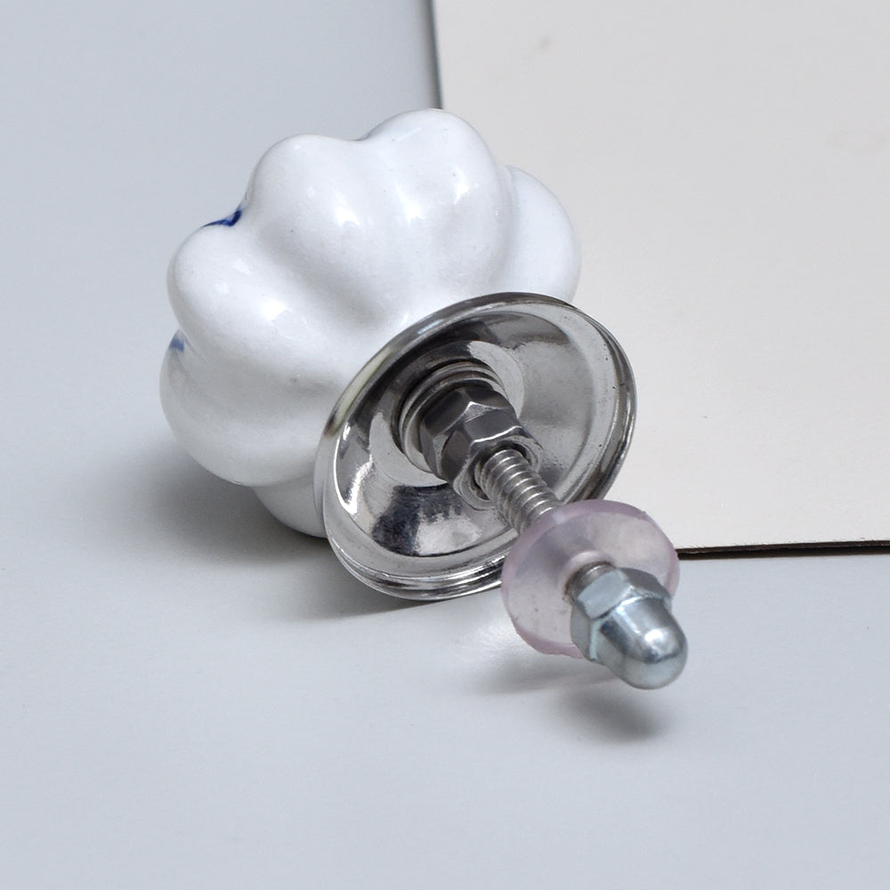 Hvit Knott m/Blått Mønster, Keramikk - 3,8cm