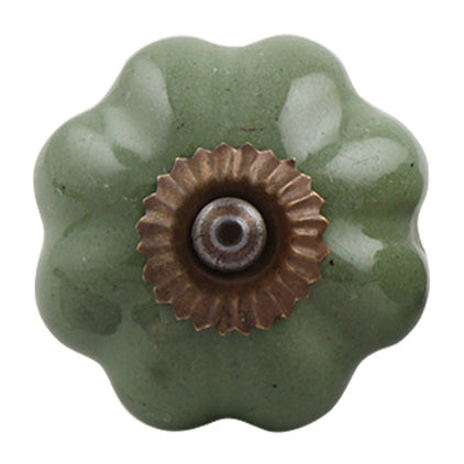 olivengrønn knott av keramikk, metalldeler i en antikk brun finish