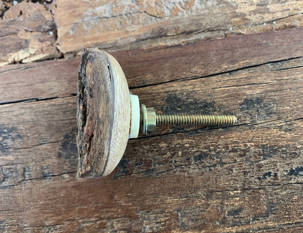 knott treverk bark rustikk hytte interiør