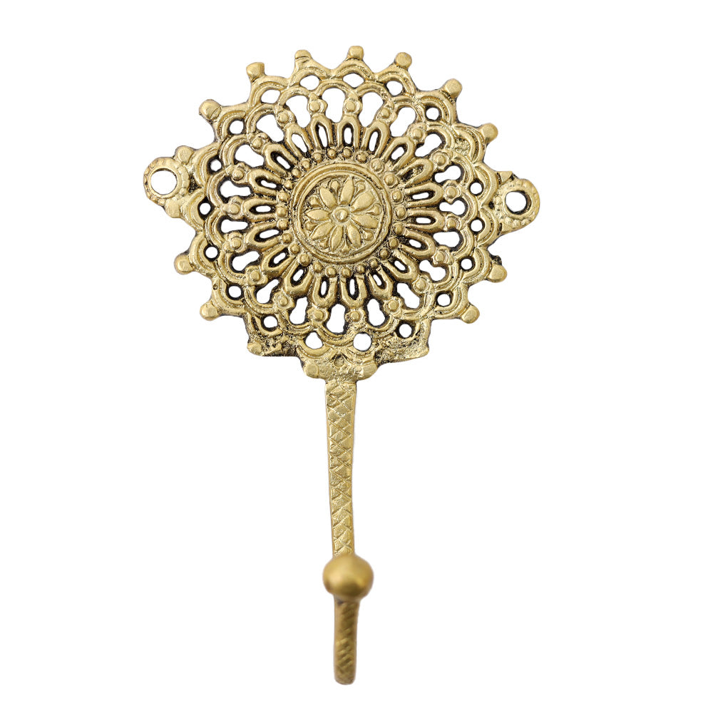 Messing knagg med utskåret mønster 