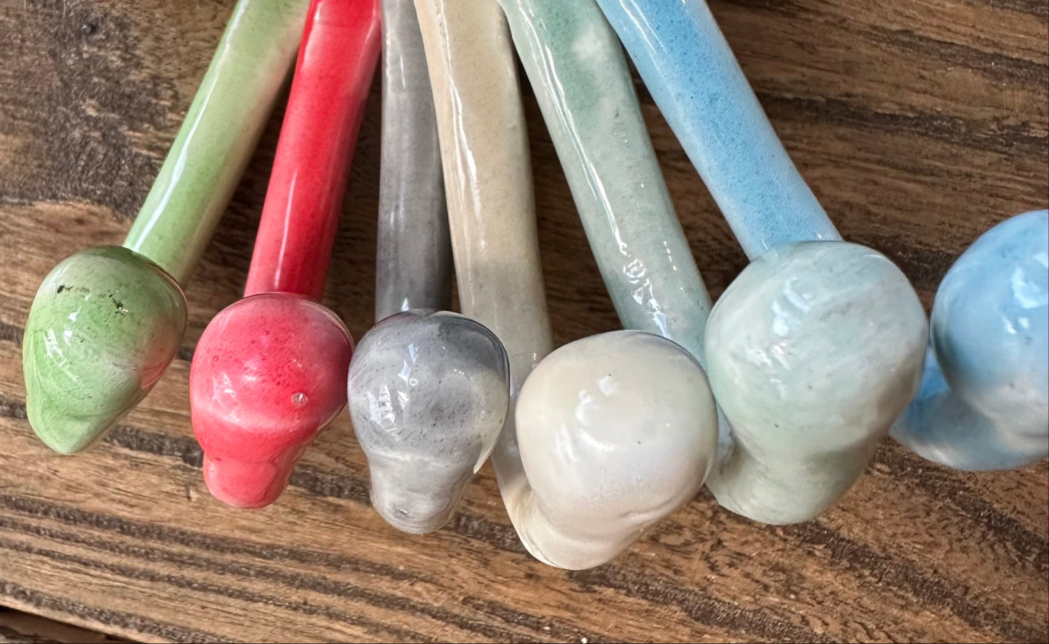 emalje knagg farger pastell