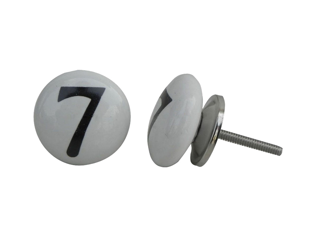 hvit keramikk knott med tallet 7