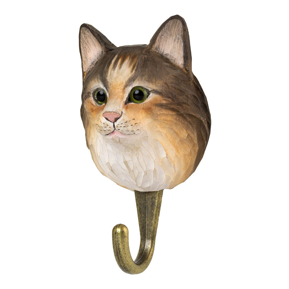 Dekorativ knagg fra wildlife garden. Formet som en norsk skogkatt i tre.