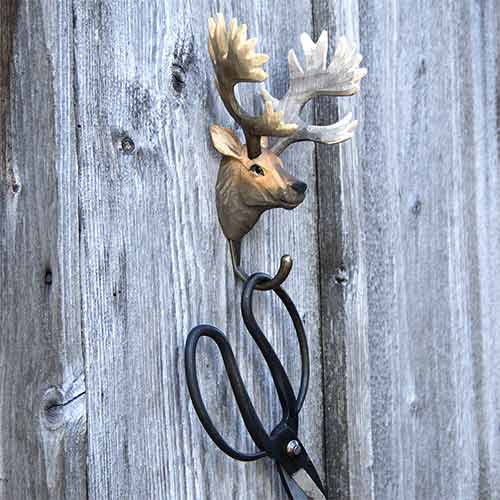 knagg kronhjort hjort dyremotiv hytte inspirasjon wildlife garden nettbutikk
